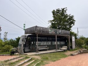 廃バスを活用した休憩スペース