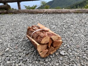 針葉樹の薪