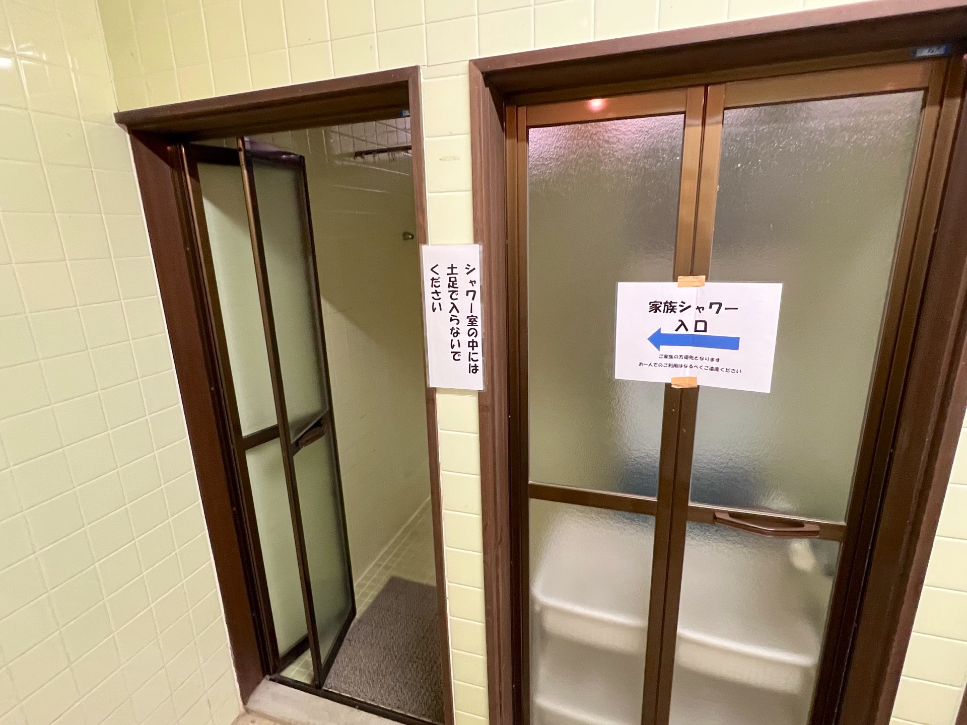 家族シャワーの入口