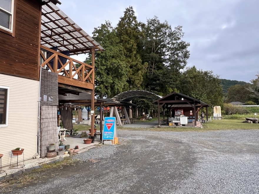 ここに駐車して受付します