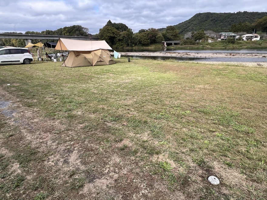川沿いのサイト