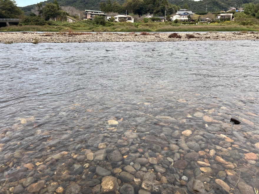 川の浅瀬