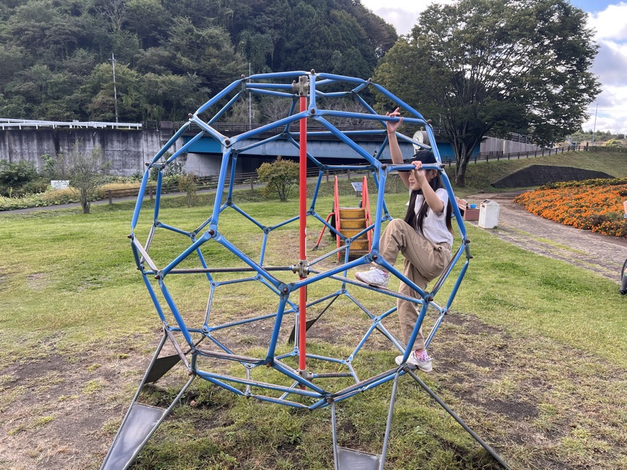 球体のクライミング遊具
